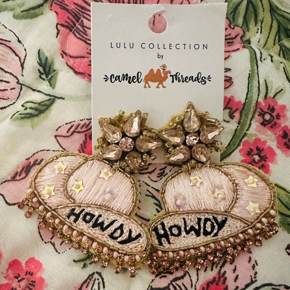 NEW Camel Threads Pink Howdy Cowboy Hat Earrings!!